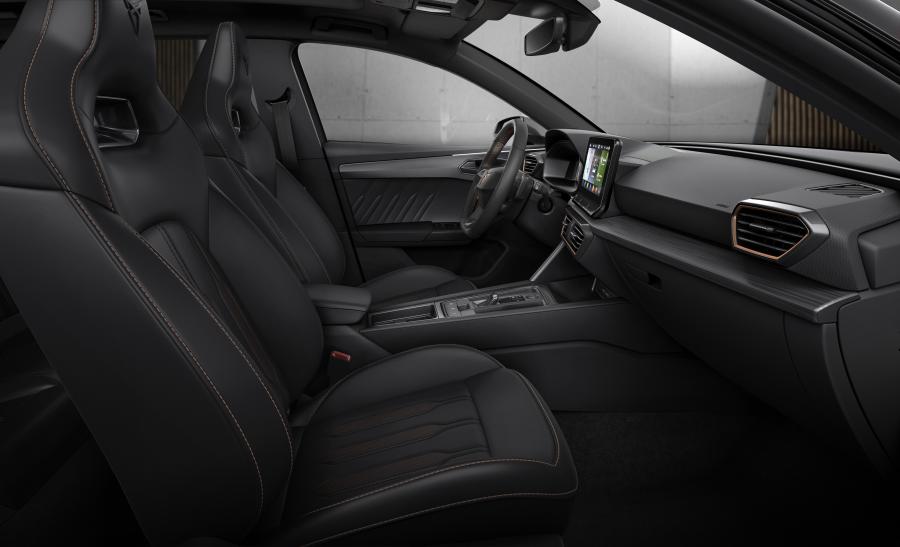 Интерьер Cupra Leon eHybrid 2020 года  (WW) (фото 6 из 10)